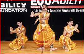 Do dancers need eyes?