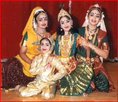Dubai dancers get together