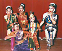 Dubai dancers get together