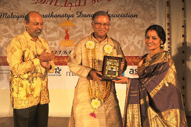 malaysia1.JPG - Honouring the high commisioner of India