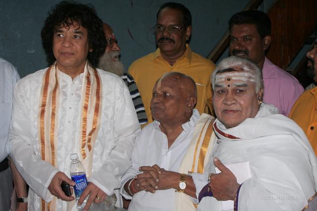 IMG_4180.jpg - Vikku Vinayakram and  Zakir Hussain chat on the sidelines