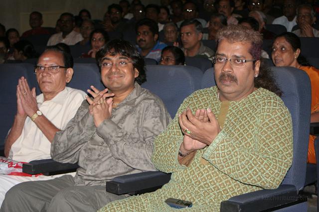 IMG_4215.jpg - Hariharan and Mandolin Srinivas, guests at the event