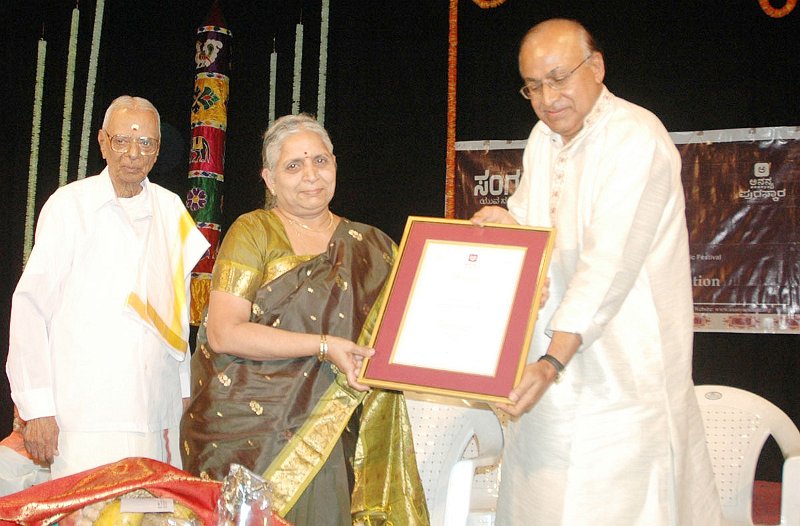 12.JPG - Sangeeta Kalanidhi Dr. R.K.Srikantan and Renowned Theatre Personality Sri C.R. Simha honouring Vid. Padma Gurudatt with “Shastra Kaustubha”