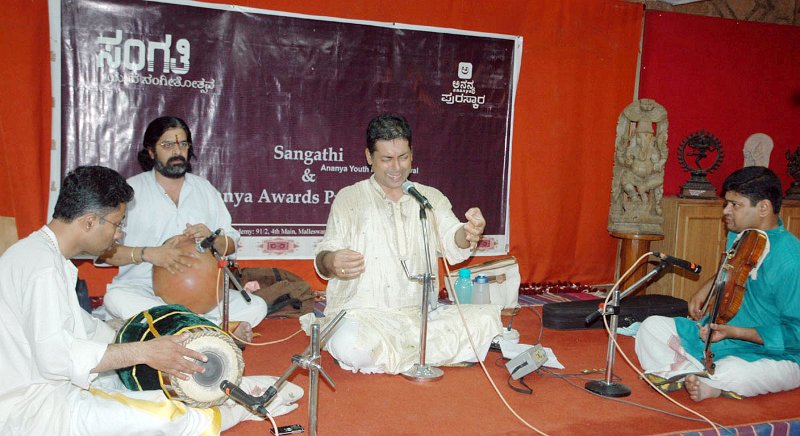 4.JPG - Vocal recital by Vid. N.R.Prashanth, Vid. Anantha Padmanabha - violin, Vid. B.R.Srinivas - Mridanga, Vid. Narayan Murthy- Ghata