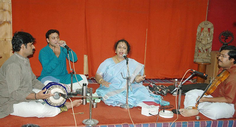8.JPG - Vocal recital by Vid. Kalavathy Avadhooth, Vid. Mathoor Srinidhi - violin, Vid. Tumkur B. Shashishankar - Mridanga, VidBharadhwaj sathavalli- Morsing