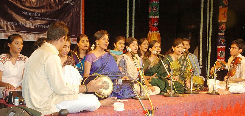 9.JPG - Programme by disciples of Vid. M.S.Sheela in Ananya awards function