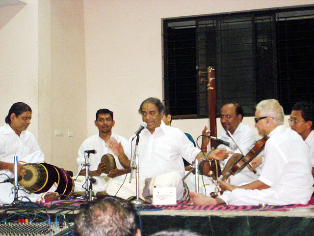 09TNS.jpg - Madurai T.N. Seshagopalan, M. Chandrasekharan on the violin,R. Ramesh on the mridangam,  B.S. Purushotham on the kanjira