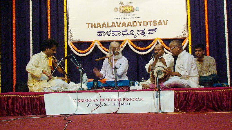 DSC00402.JPG - K.S.Gopalakrishnan (flute), Dr.Mysore Manjunath (violin), A.V.Anand (mridangam), B.Rajashekar (morching)