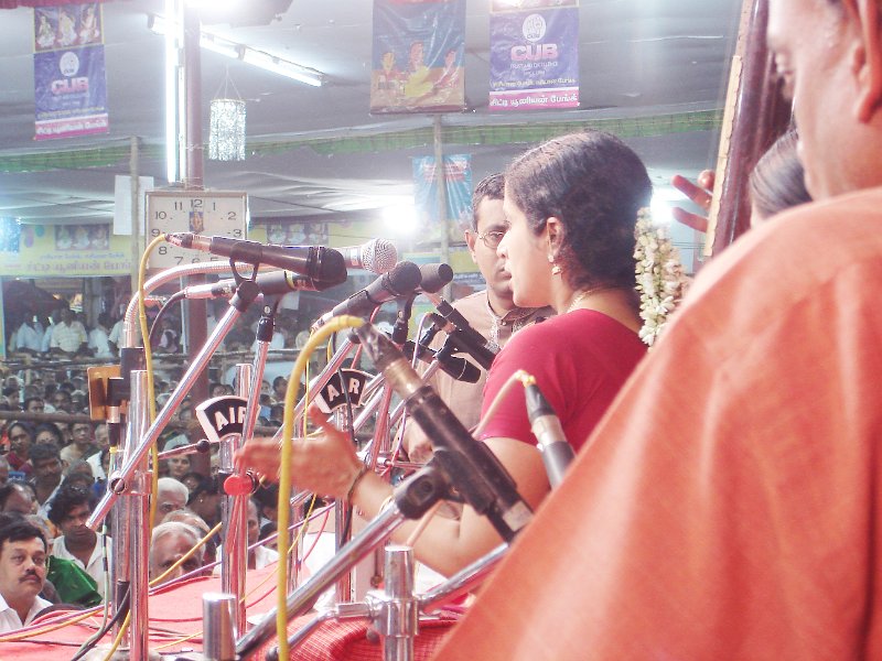 DSC03262.JPG - Vishaka Hari in concert